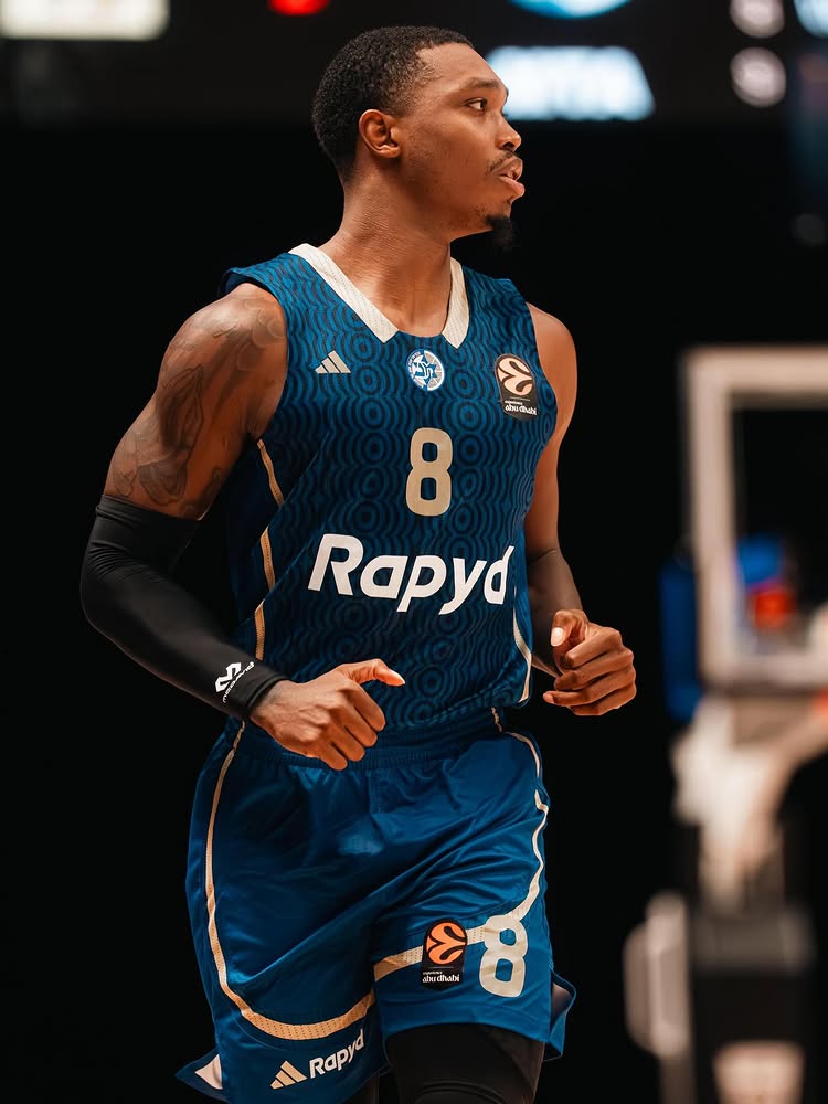 Lonnie Walker IV