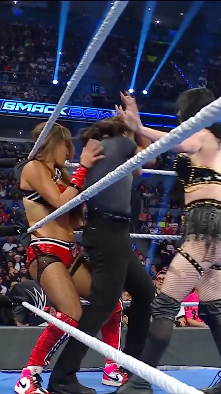 Nikki Bella steals the win on Smack...