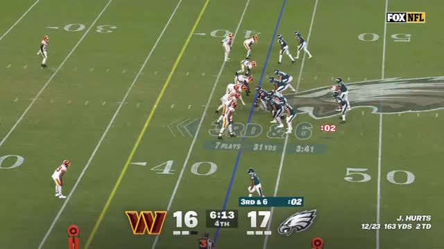 Jalen Hurts connects with Dallas Go...
