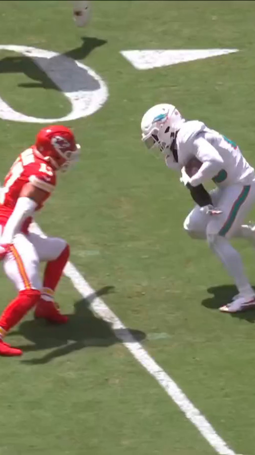 De'Von Achane suffers non-contact k...
