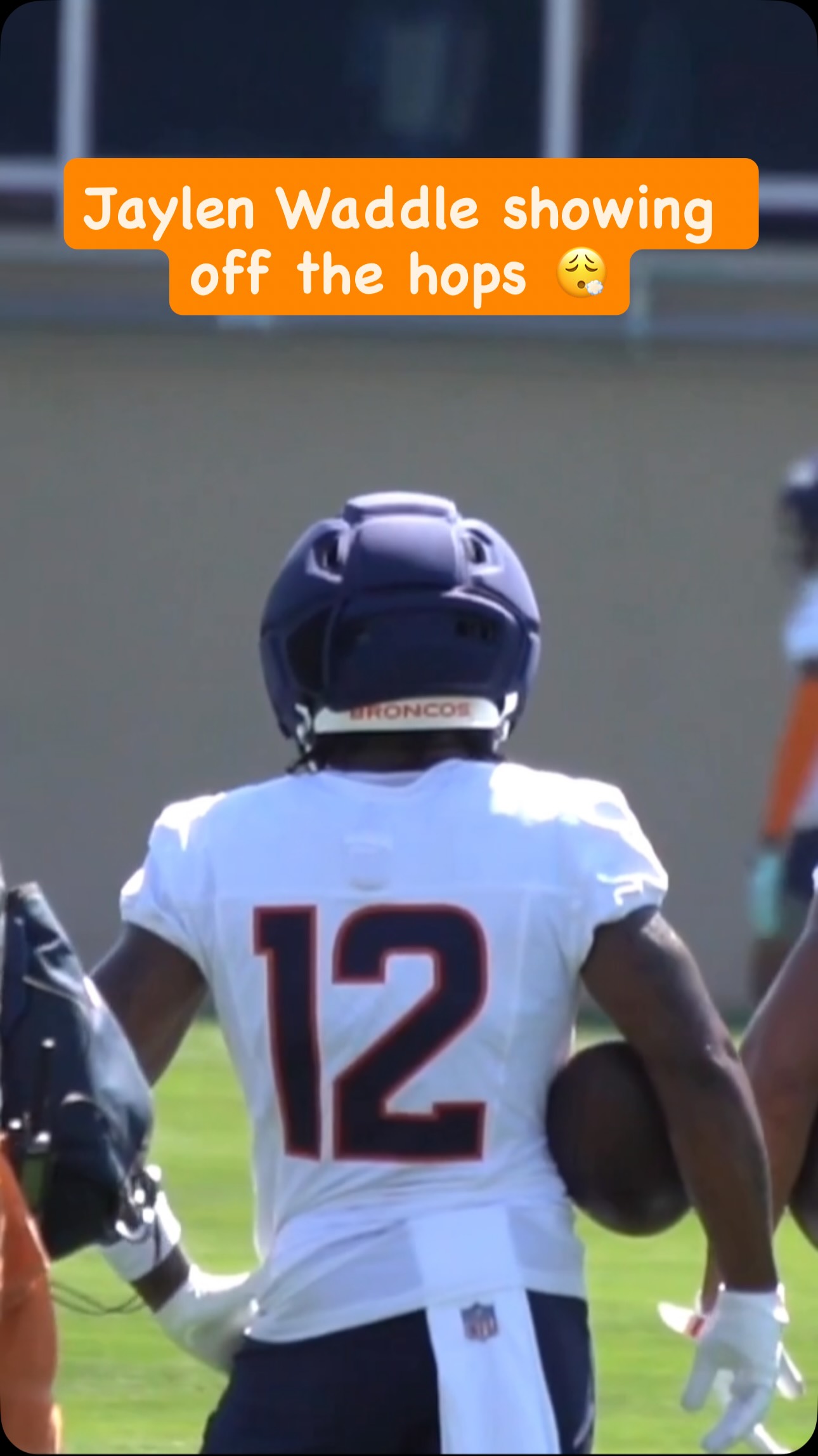 Jaylen Waddle shows off his athleti...