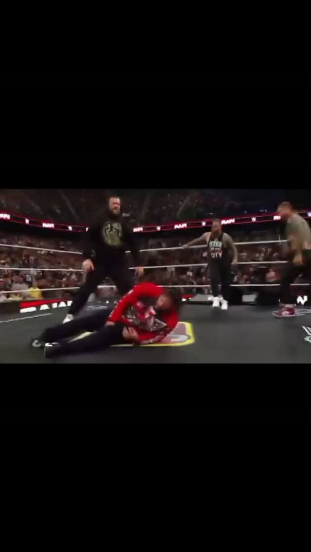 Roman Reigns displays his unique au...