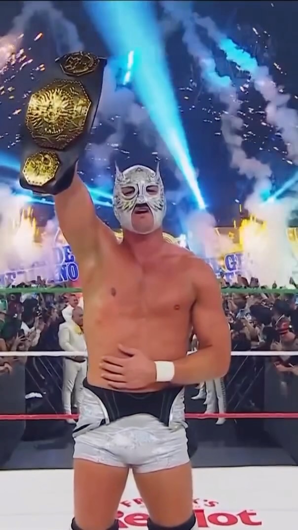 El Grande Americano wins AAA Mega C...