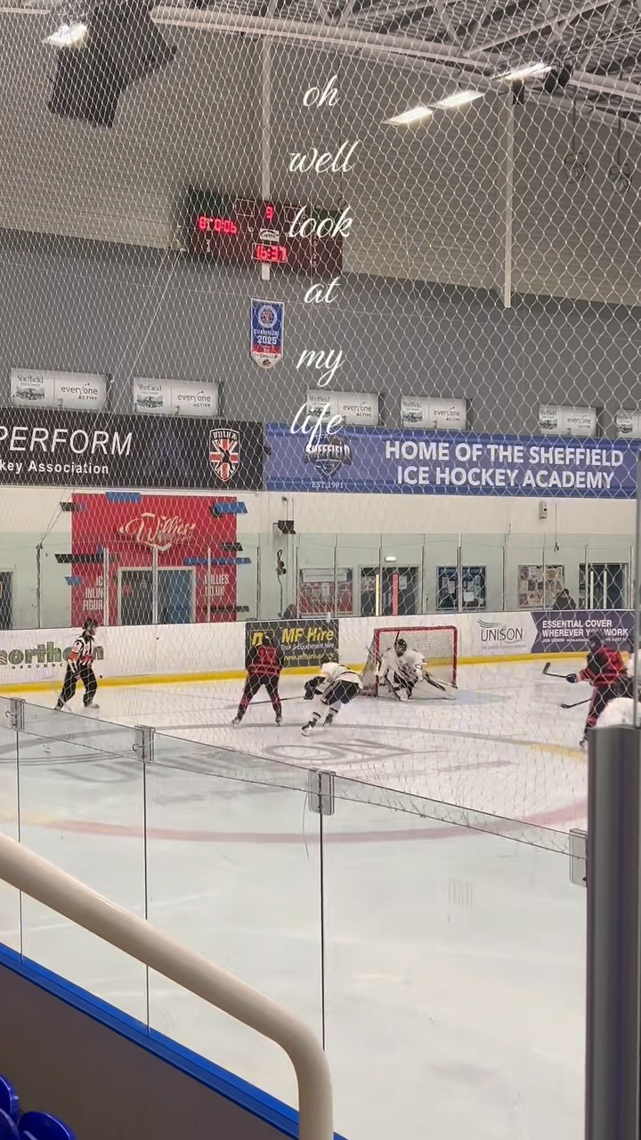 Ice Hockey action at the Sheffield ...