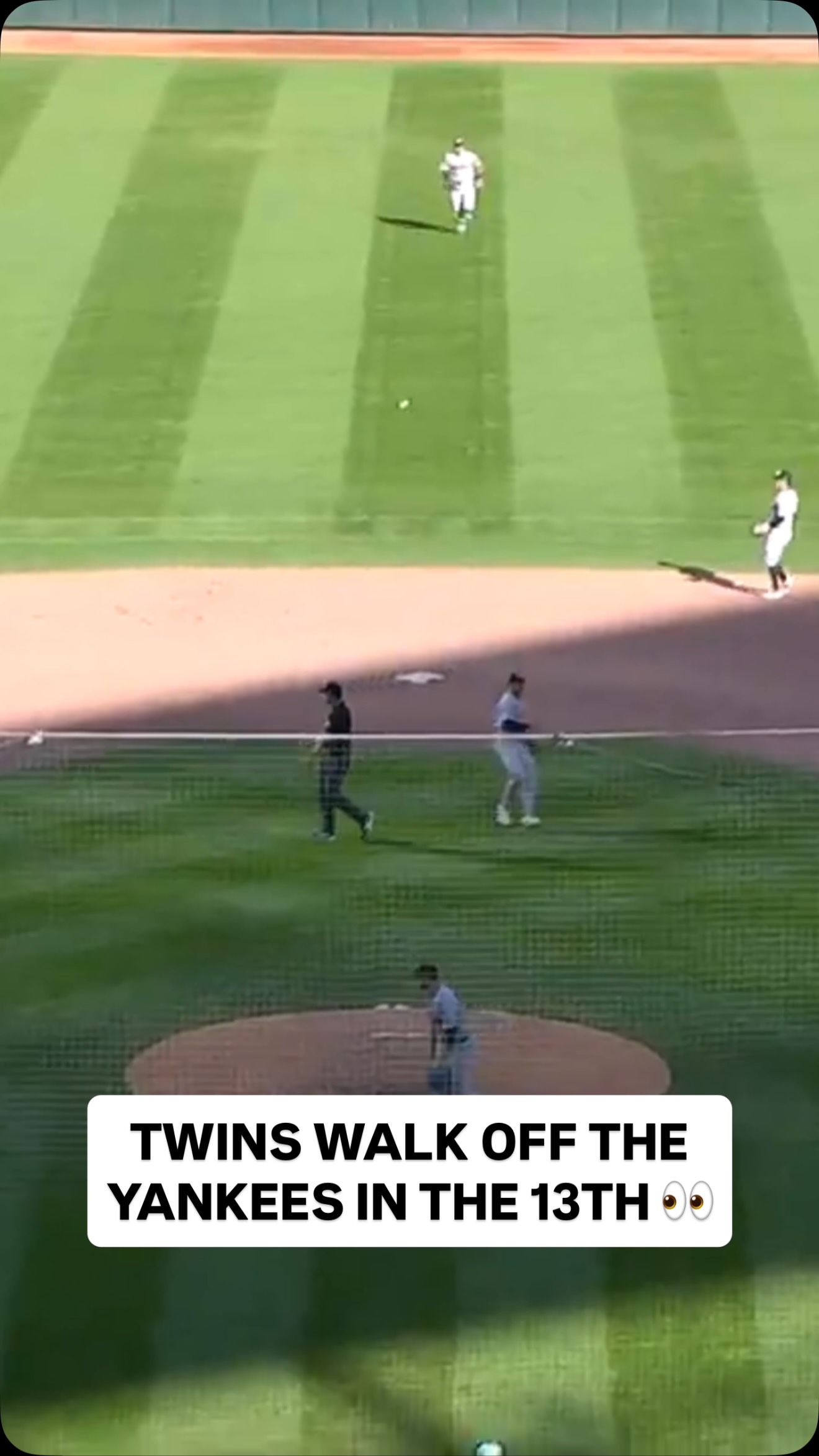 Twins walk off the Yankees in the 1...