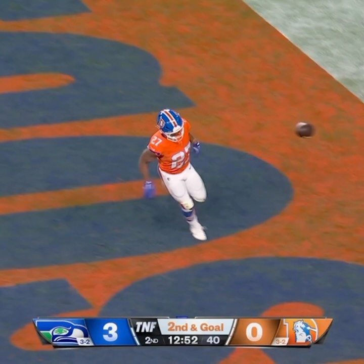 J.K. Dobbins scores for the Broncos...