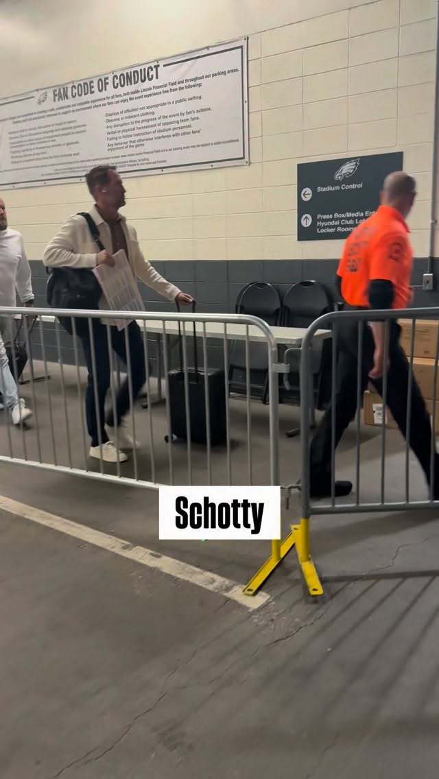 Brian Schottenheimer arrives in Phi...