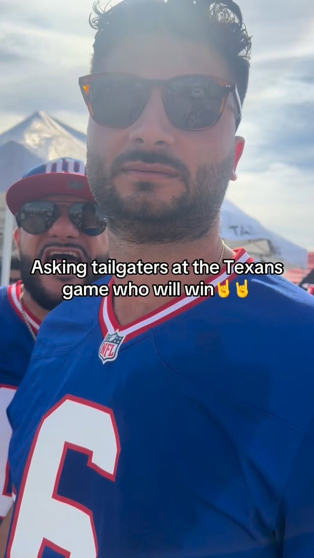 Giants fans take over Reliant Stadi...