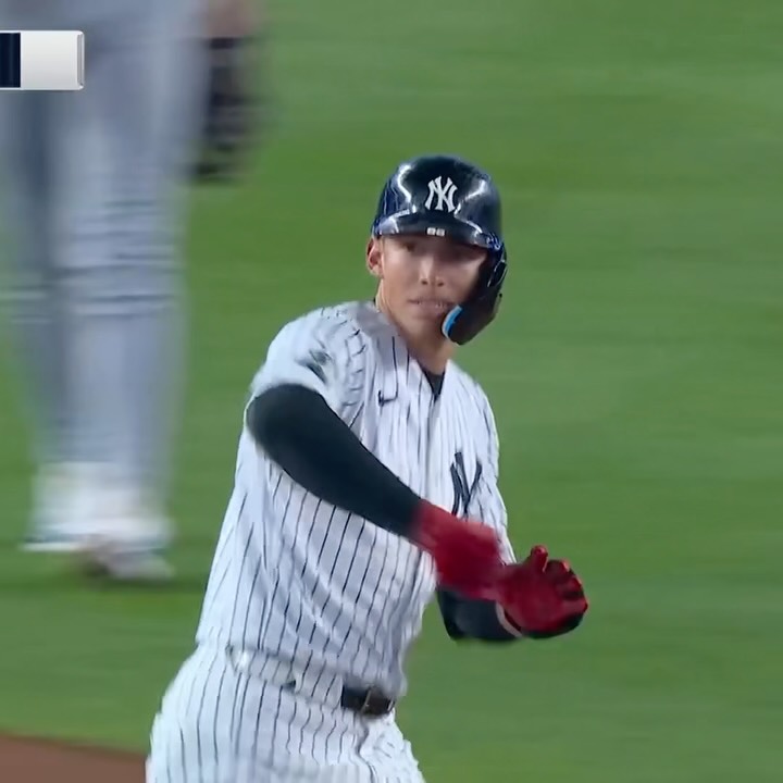 Lombard goes yard to make it 3-0 fo...
