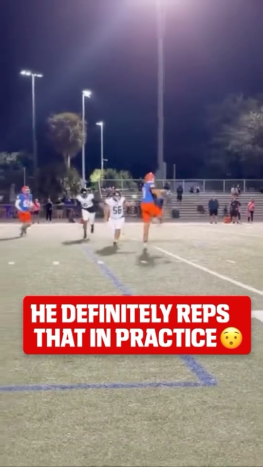 High school football player with in...