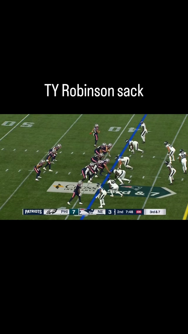TY Robinson sacks the quarterback i...
