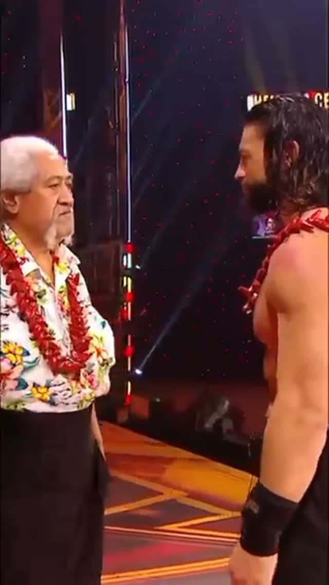 Roman Reigns greets his father and ...