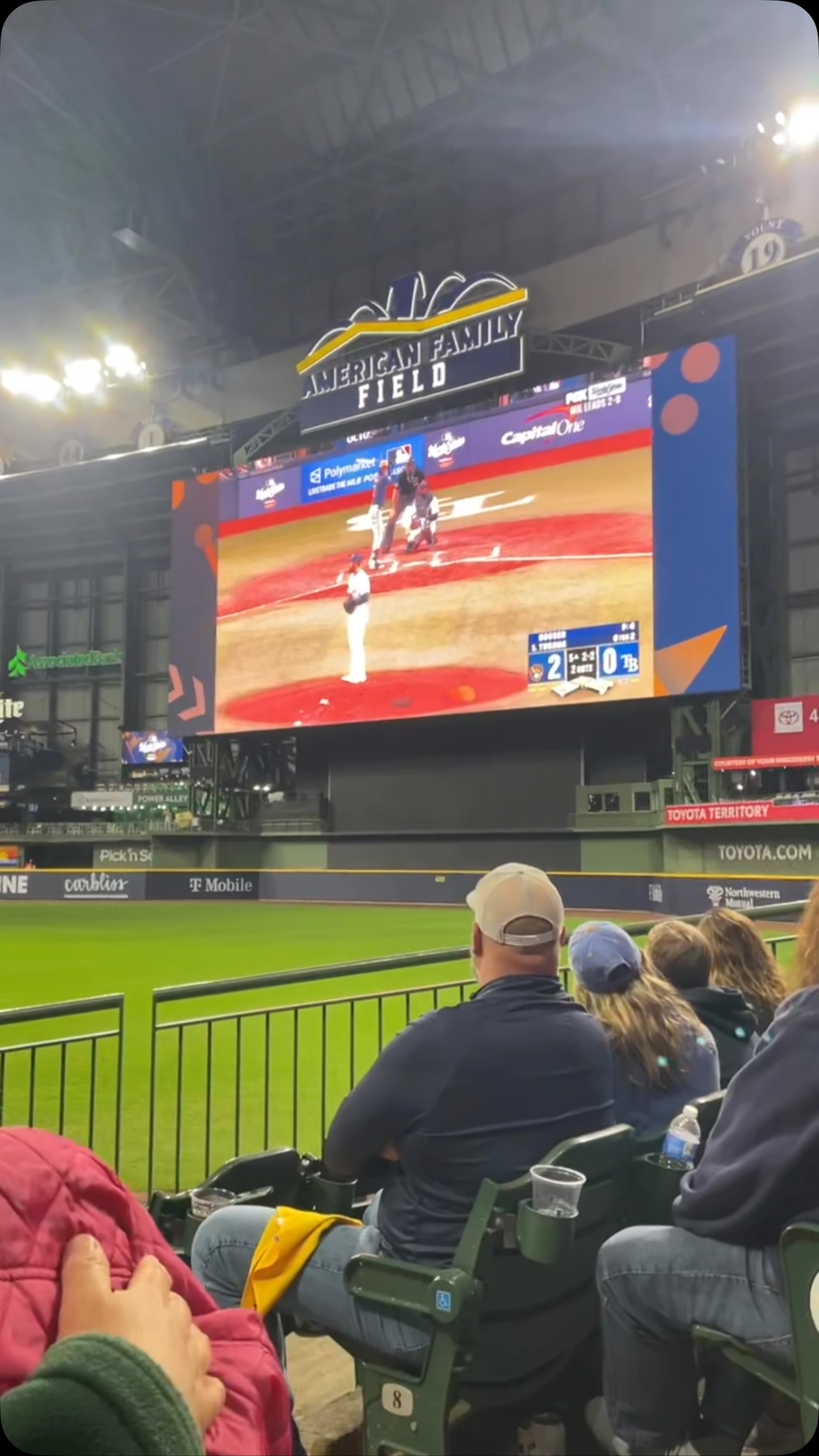Brewers fans react to Brice Turang'...