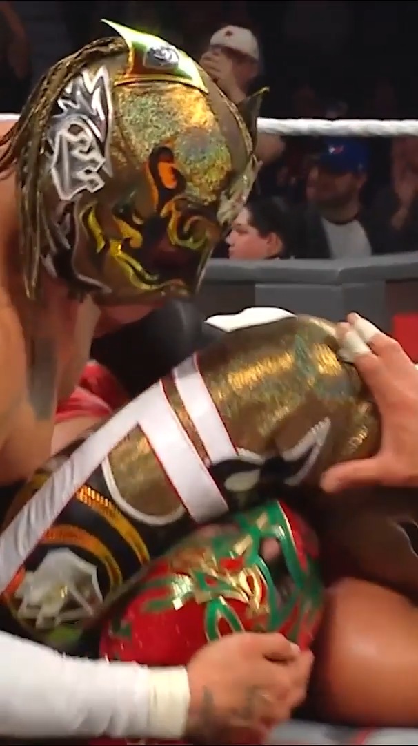 Rey Fenix advances to the World Hea...