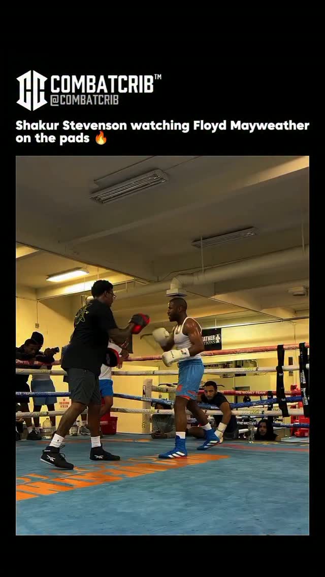 Shakur Stevenson watches Floyd Mayweather working the pads