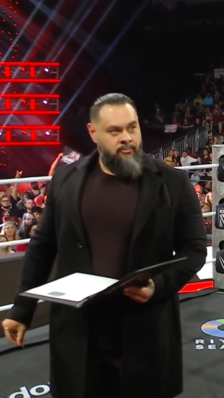Bronson Reed signs the Money in the...