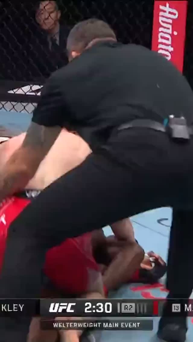 Mike Malott delivers a massive knee...