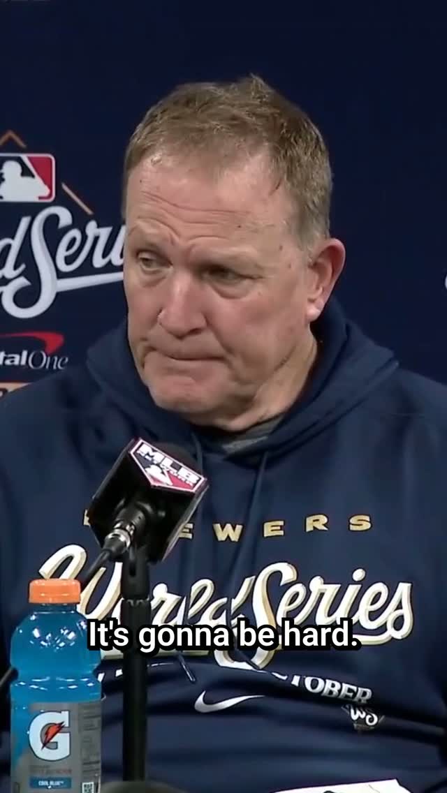 Brewers manager Pat Murphy announce...