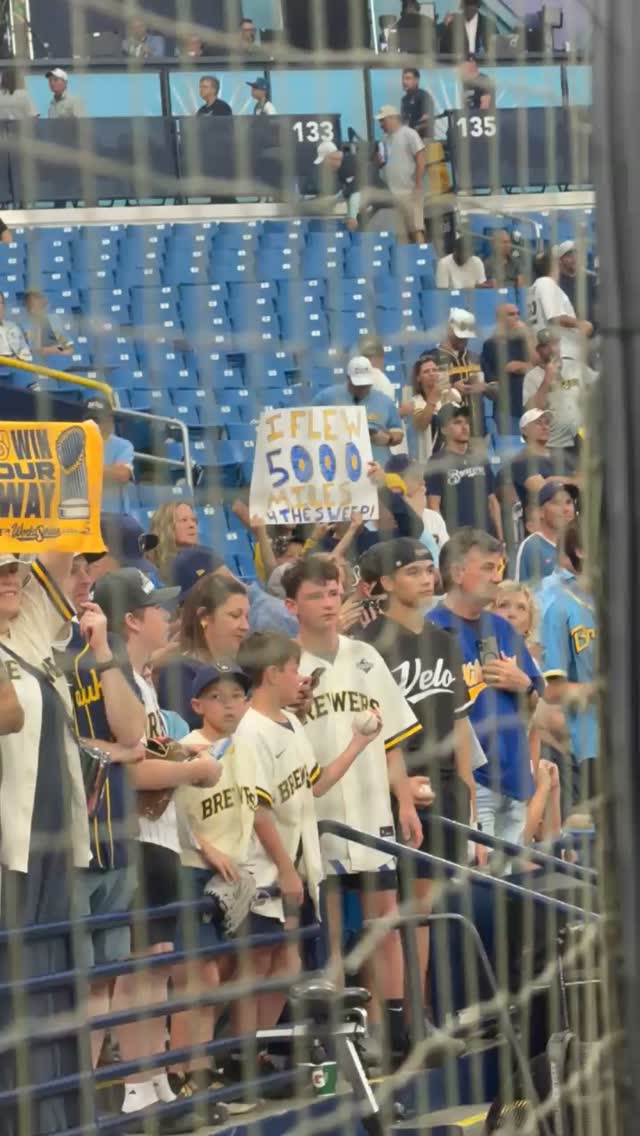 Brewers fans arrive at Tropicana Fi...