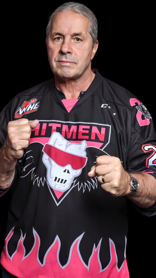 Bret Hart impersonator reviews Mond...