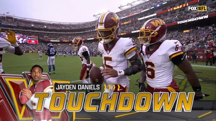 Jayden Daniels scores a touchdown f...