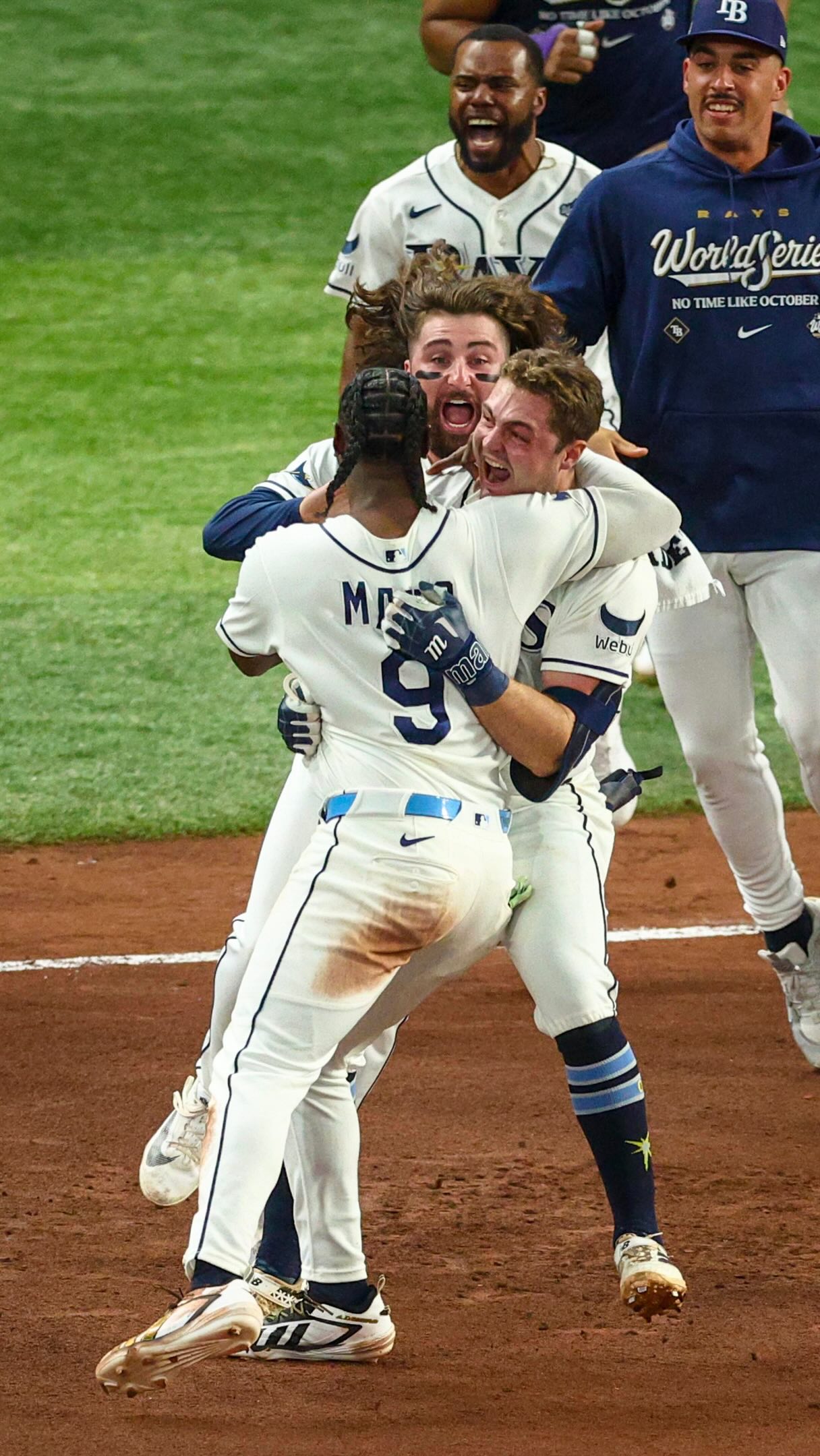 WILLIAMSON WALKS IT OFF