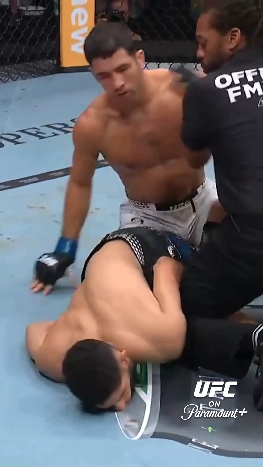 Axel Sola gets the quick KO in Roun...