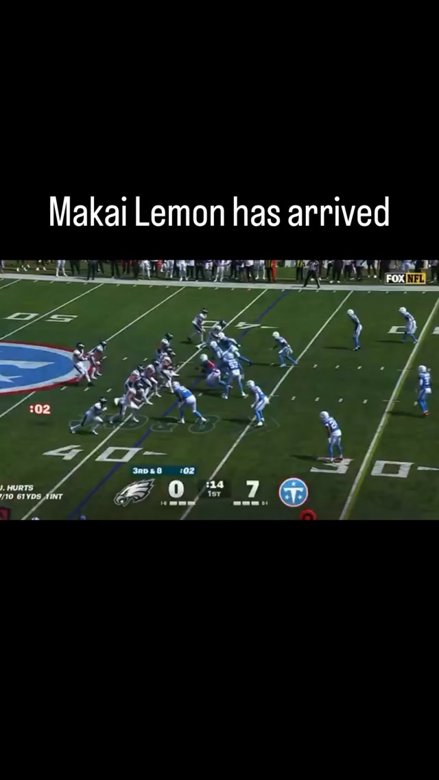 Makai Lemon makes a clutch catch fo...