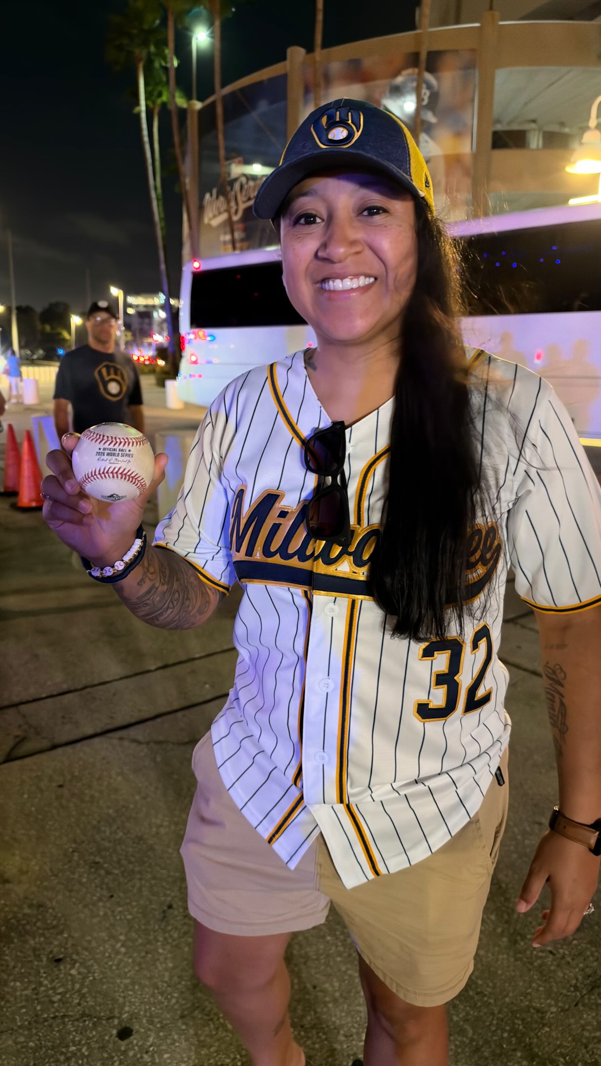 Milwaukee Brewers fan shows off Wor...