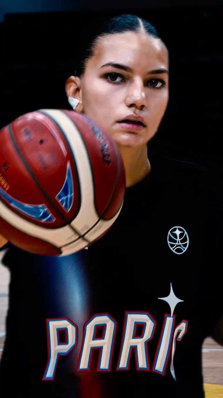 Janelle Sala
es with Paris Basketba...
