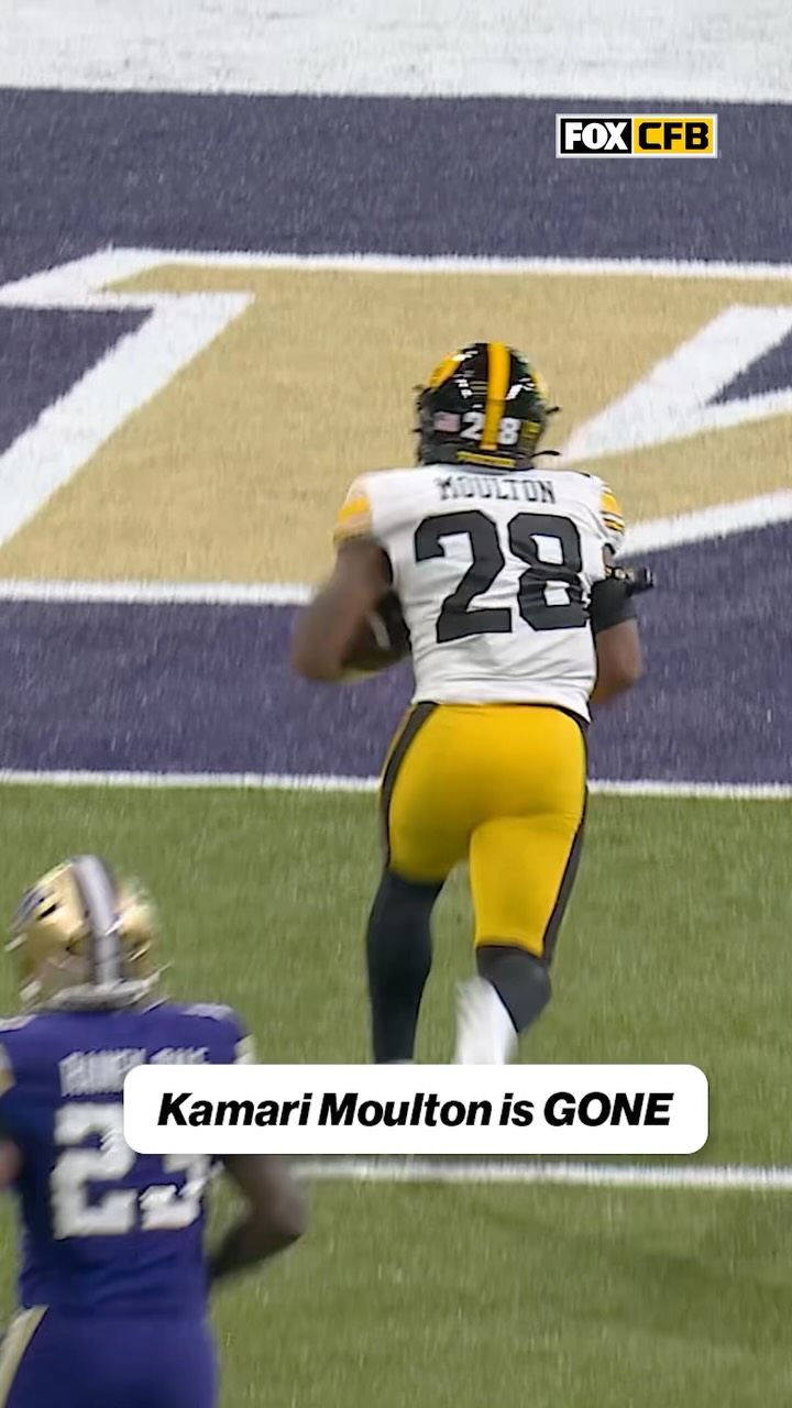 Kamari Moulton finds the gap and ta...