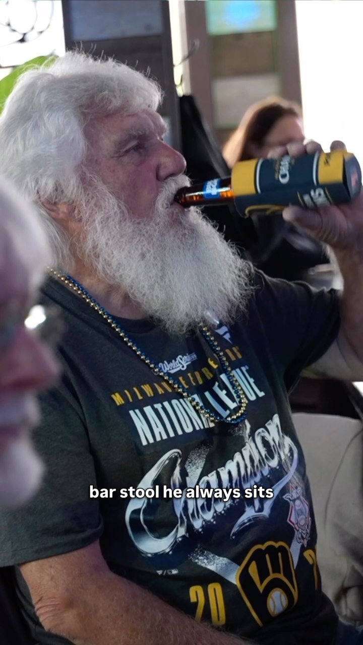 Milwaukee Brewers fan shows dedicat...