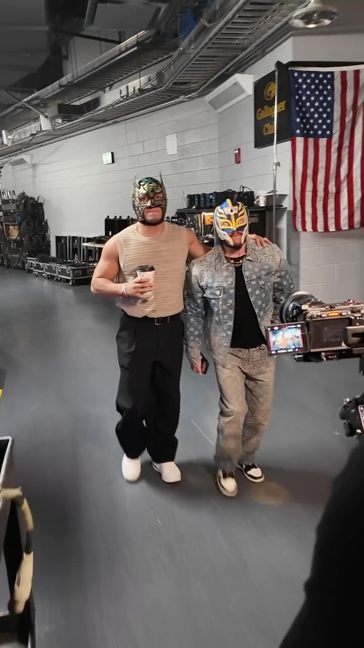Dragon Lee and Rey Mysterio arrive ...