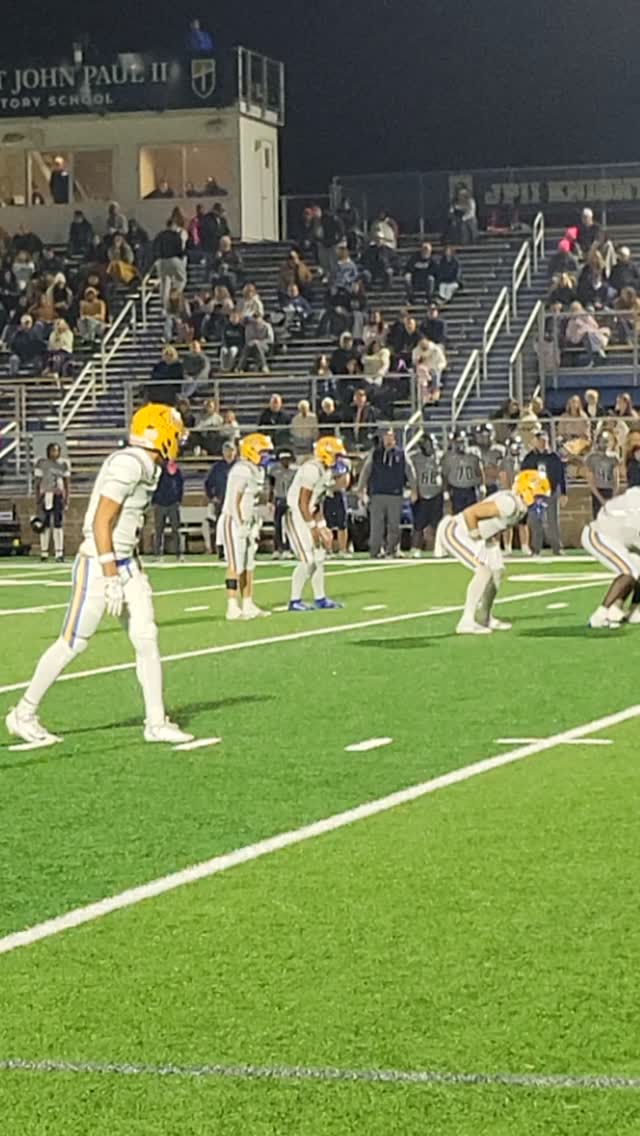 Max Curry throws TD pass to Maddox ...