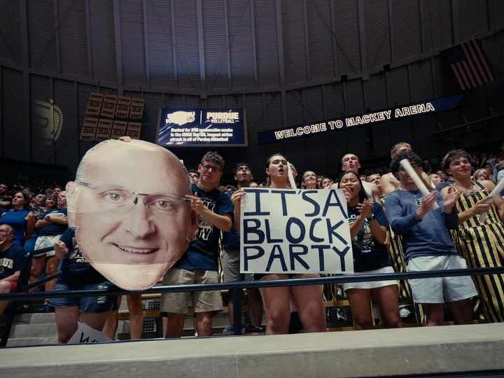 Mackey Arena is rocking for Purdue ...