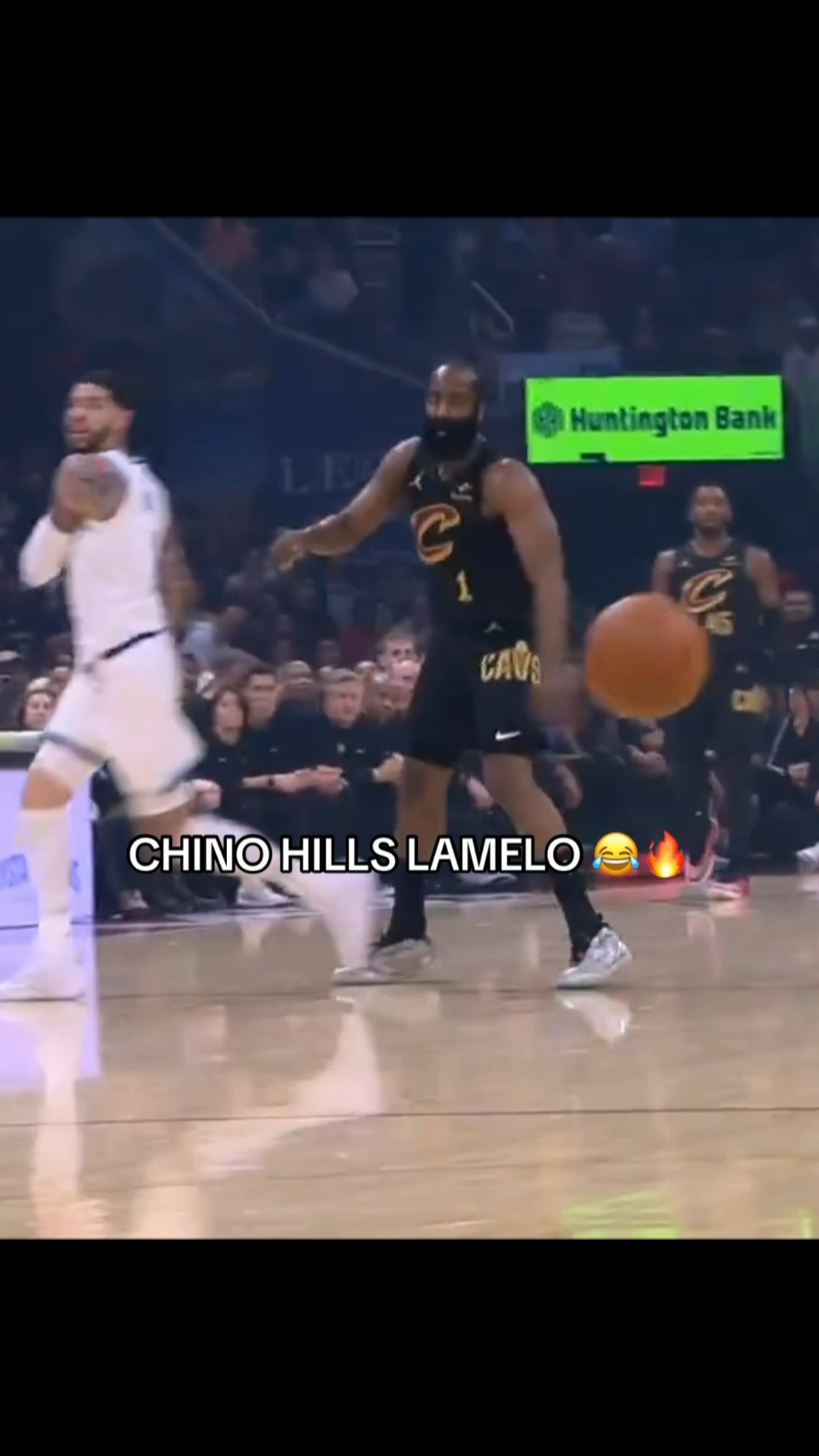 Behind-the-back pass around Harden on MILLIONS Behind-the-back pass around Harden