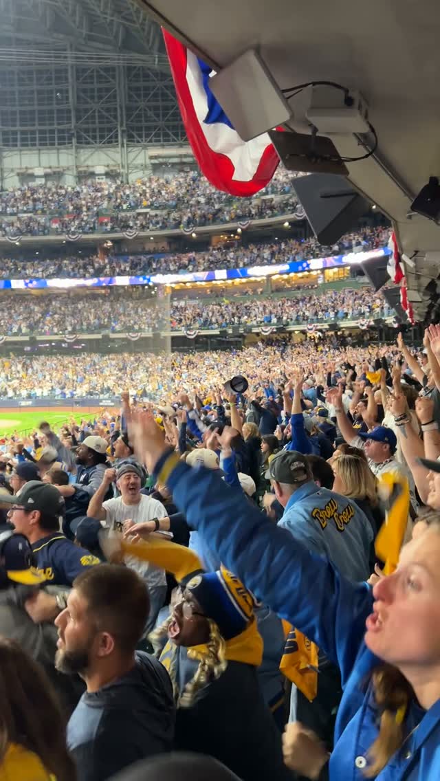 Brewers fans erupt at World Series ...