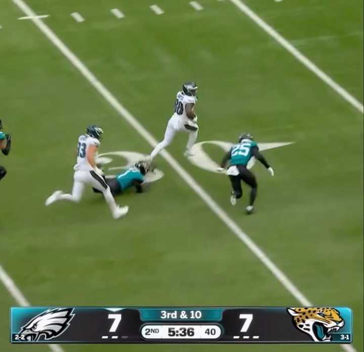 Darius Cooper breaks free for a 62-...